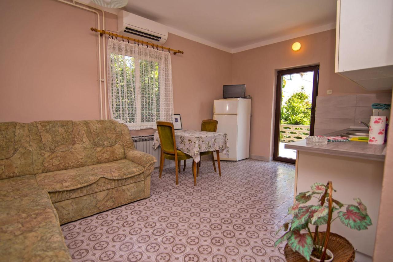 Nena Apartment Mali Losinj Ngoại thất bức ảnh