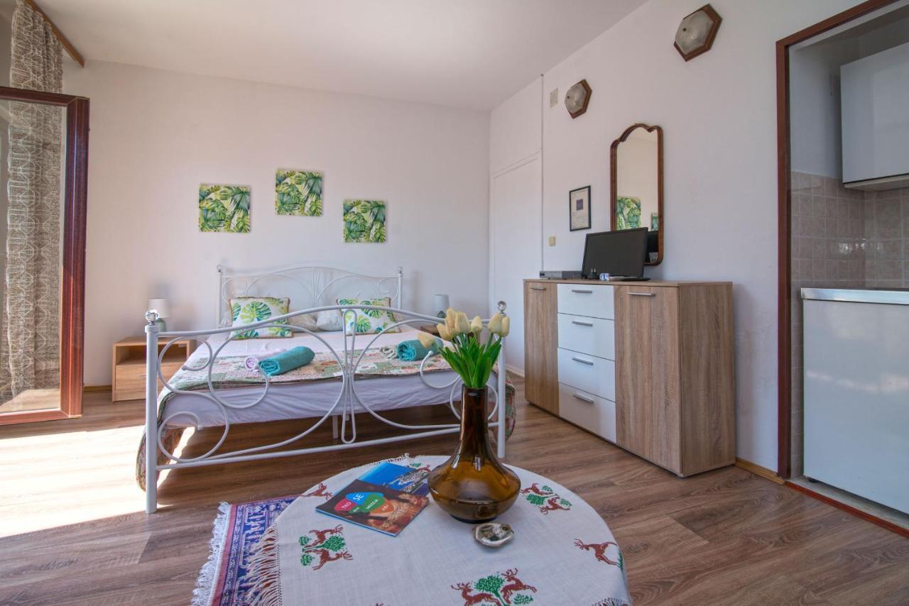 Nena Apartment Mali Losinj Ngoại thất bức ảnh